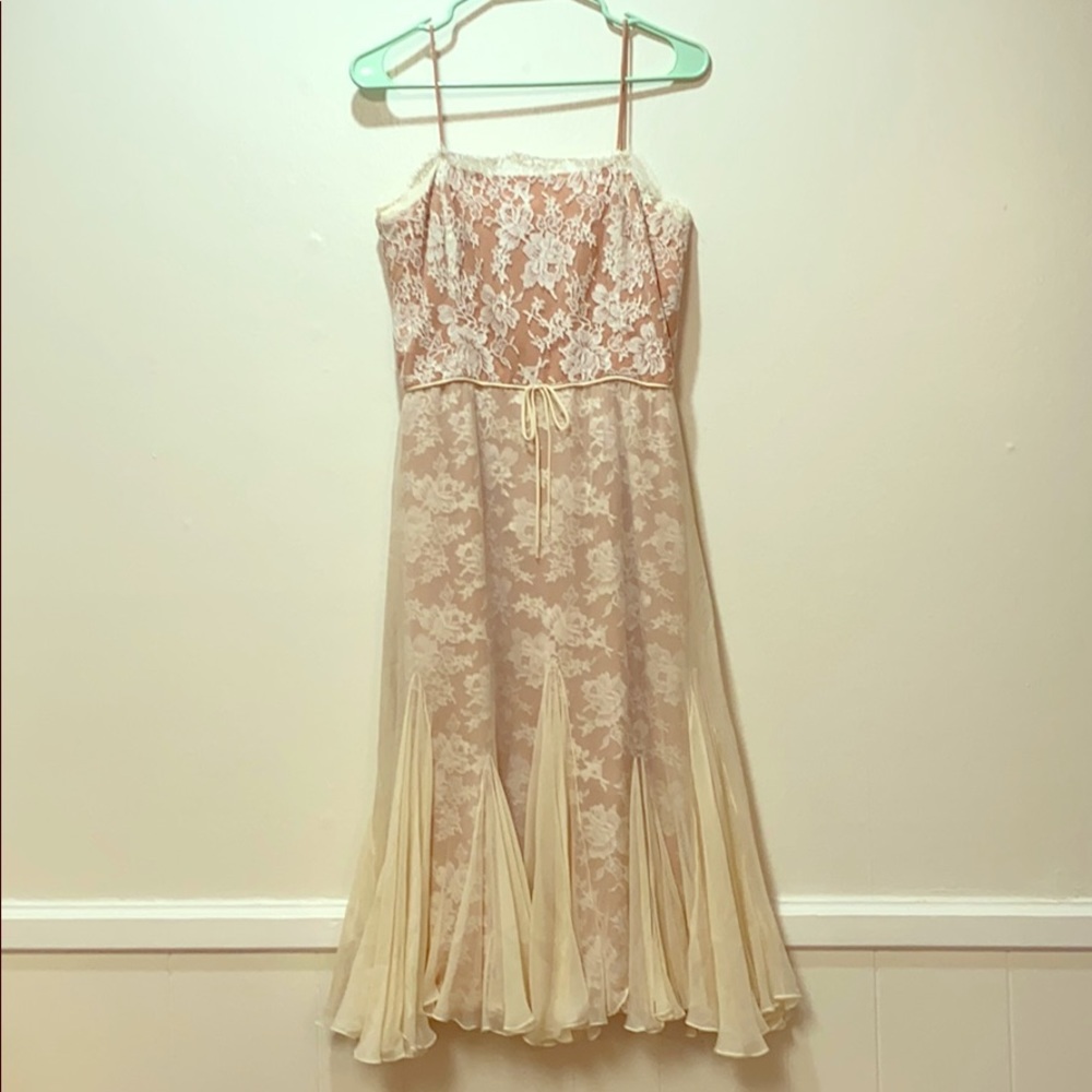 Lovely romantic true vintage dress vintage sizing!